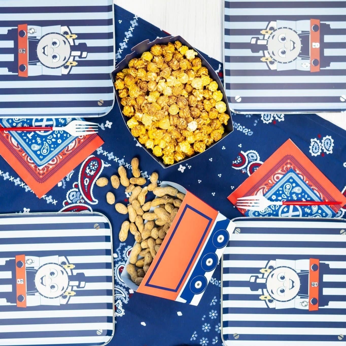 Thomas & Friends™ centerpiece, 6-piece, eco-friendly, FSC certified, party table decor, licensed