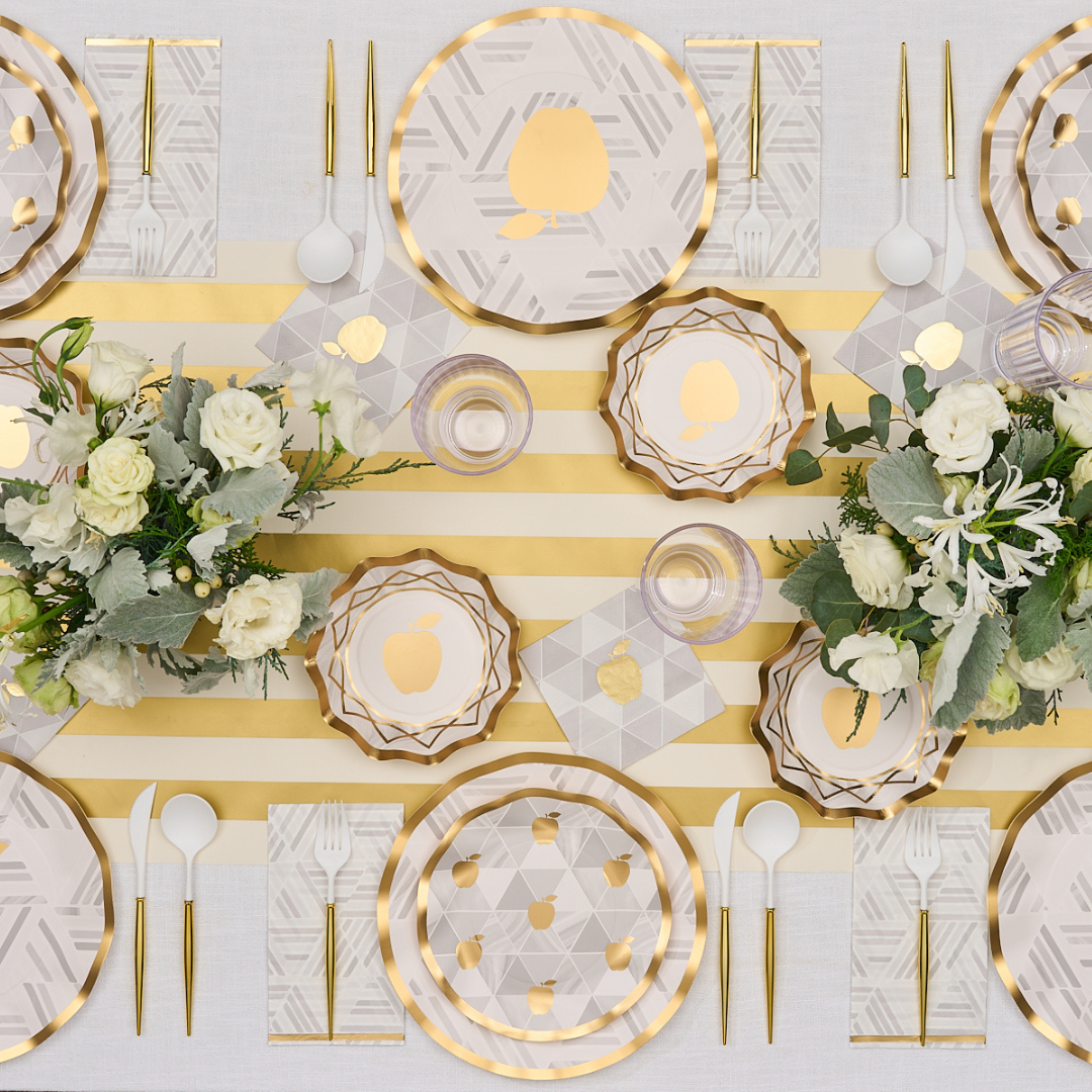 Elegant paper guest towels with scalloped edges