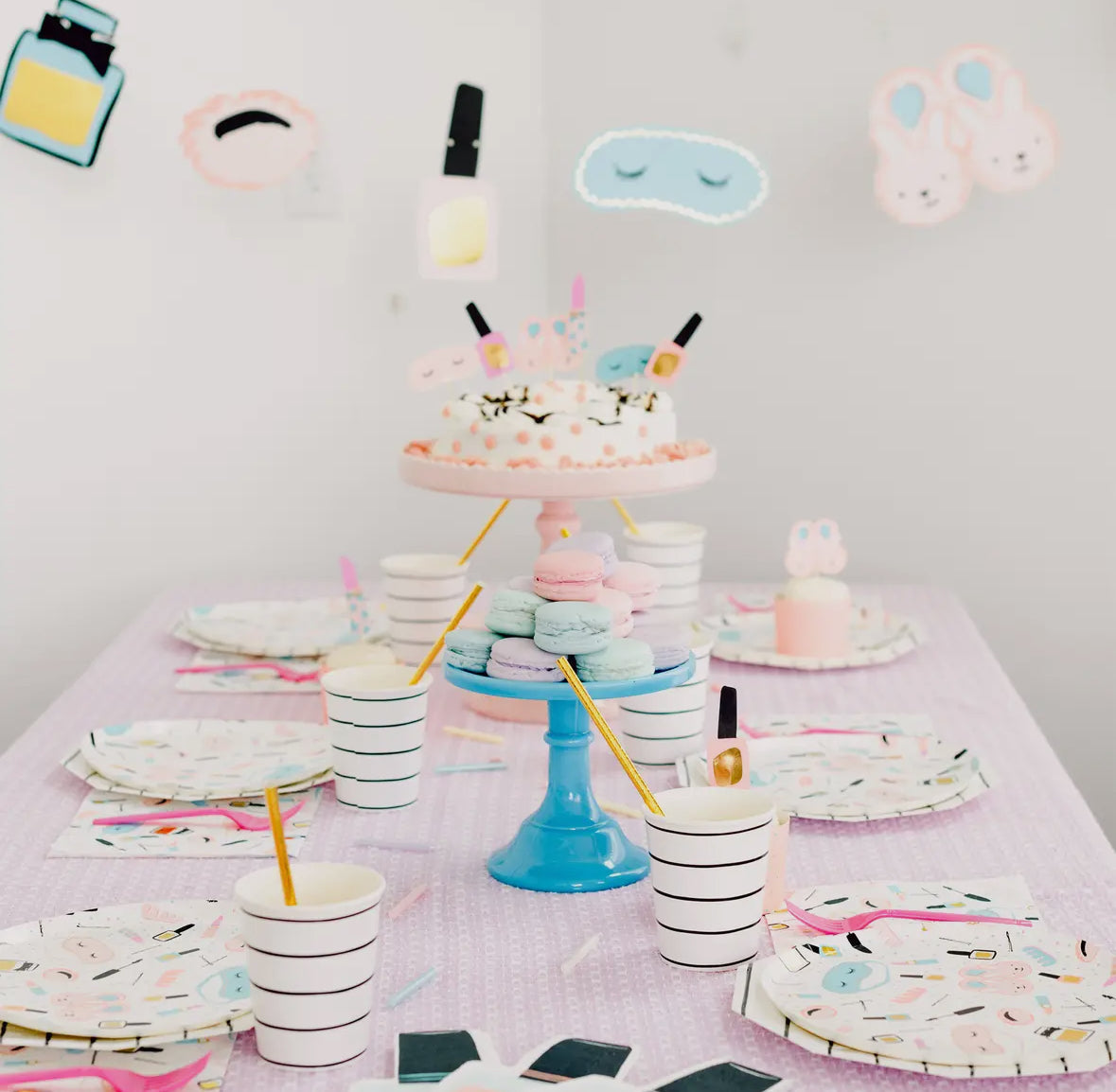 Slumber party plates with neon pops and shiny gold foil accents, perfect for sleepover and spa-themed events. Illustrated by Hello!Lucky for Daydream Society. Set includes 8 paper plates, each 8.25 inches in diameter. Not microwave safe.