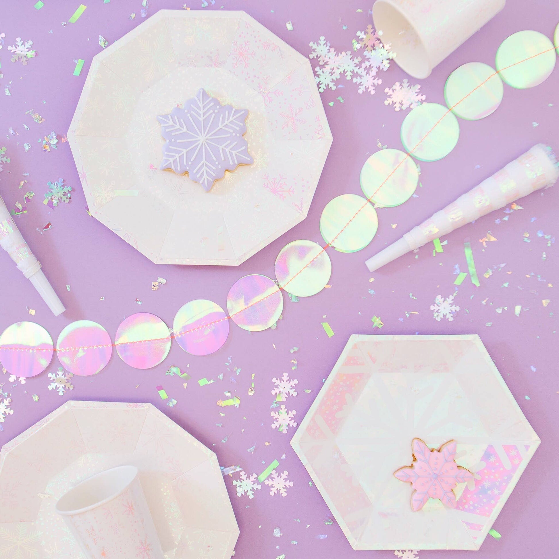 Premium paper plates with shimmering snowflake design, 9.5 inch, pack of 8