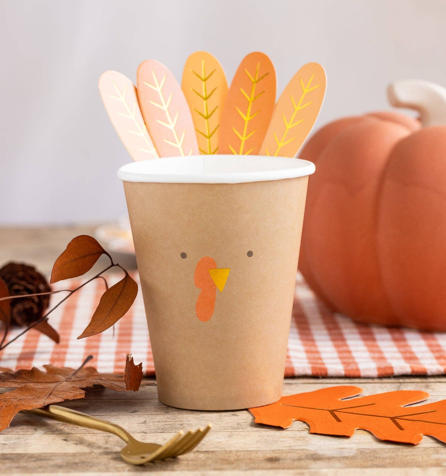 Serve Thanksgiving cheer with Turkey Paper Cups! Adorned with adhesive feathers, these 12 oz kraft cups add festive fun to any harvest table.