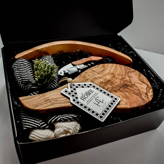 Luxury wine lover gift box with engraved olive wood pieces