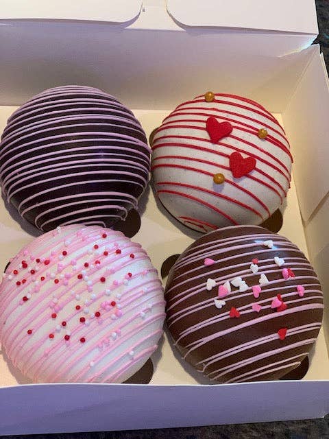 Valentine’s Day cocoa bomb gift box with four chocolate bombs