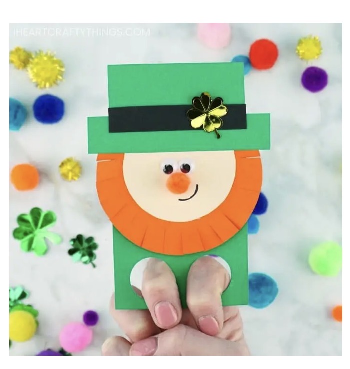 “Lucky Little Performer” 🍀🎭 Shamrock Finger Puppet Craft Kit by CGO