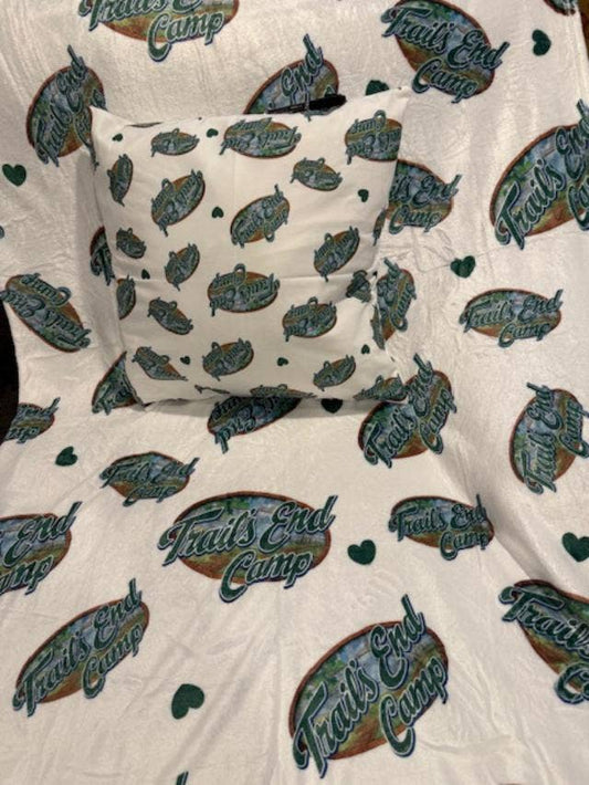 Super soft plush camp throw blanket in neutral color