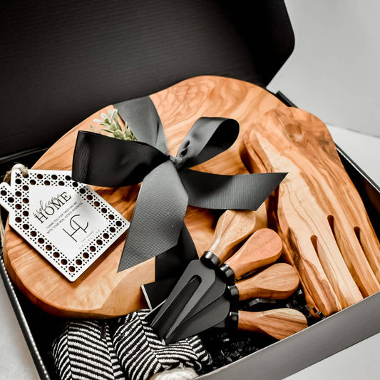Olive wood deluxe gift box with engraved cheese board