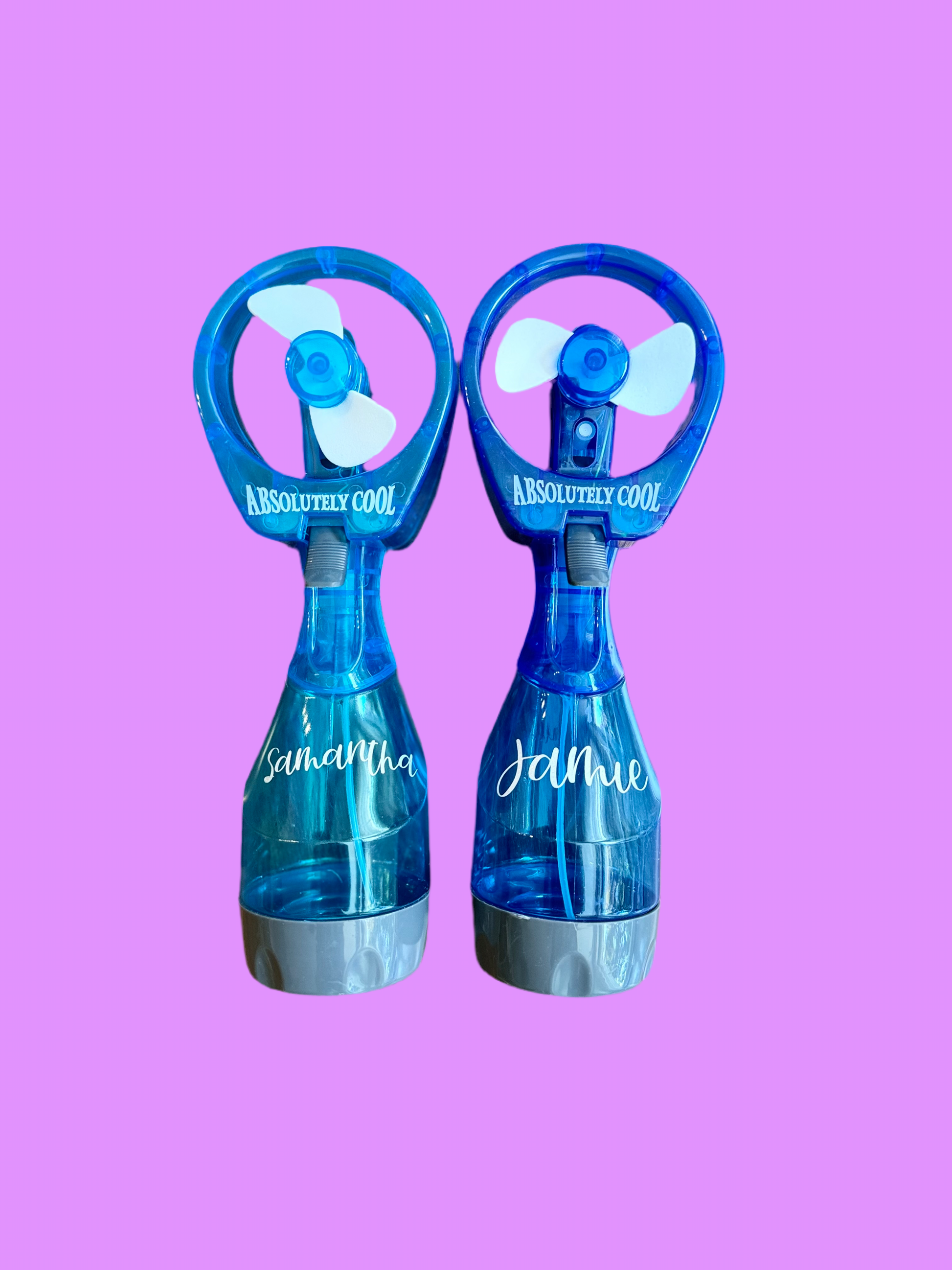 Personalized mini misting fan, perfect for parties and outdoor outings. This portable, battery-operated fan provides a fine mist of cold water and features a powerful motor for a refreshing breeze. Ideal for kids at the beach, park, or theme parks, with colorful designs for everyone.