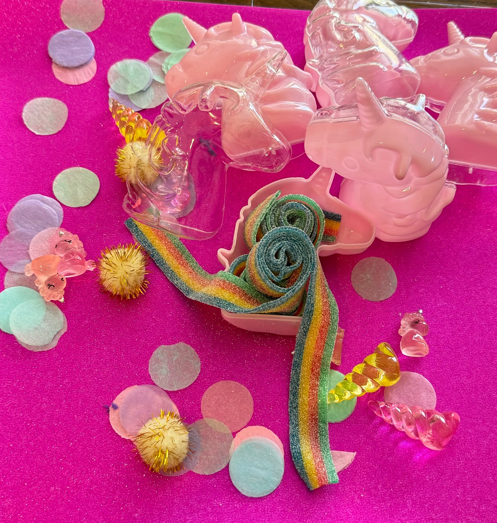 Unicorn-themed candy favor in a magical candy box featuring rainbow sour candy tails. Perfect for birthday parties and kids' celebrations. Enjoy a delightful sensory adventure with this fun and whimsical treat. Color may vary from photos.
