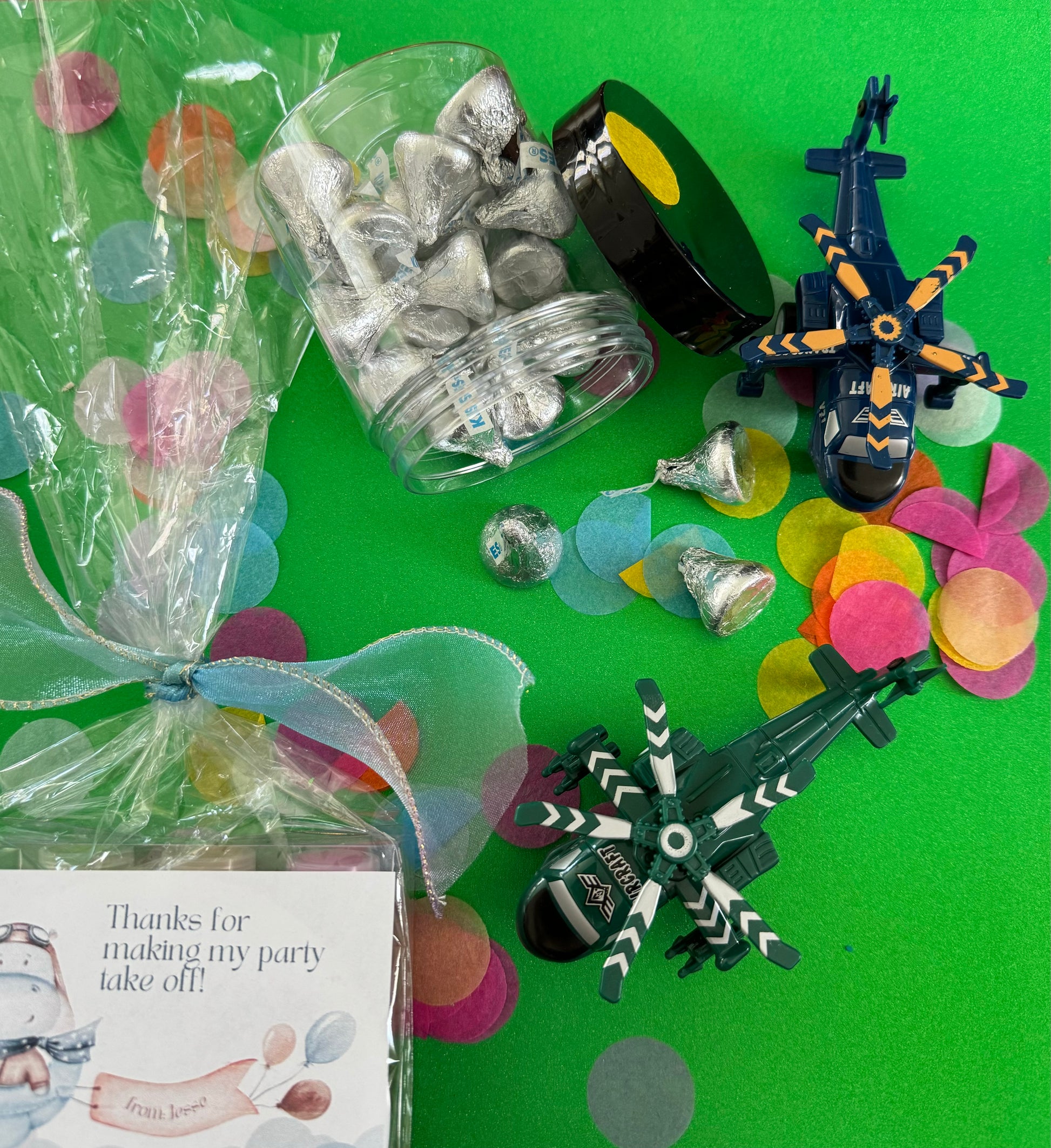 Charming airplane candy favor in a perfect-sized container, featuring themed labels and wrapped in cellophane. Perfect for adding fun to birthday celebrations.