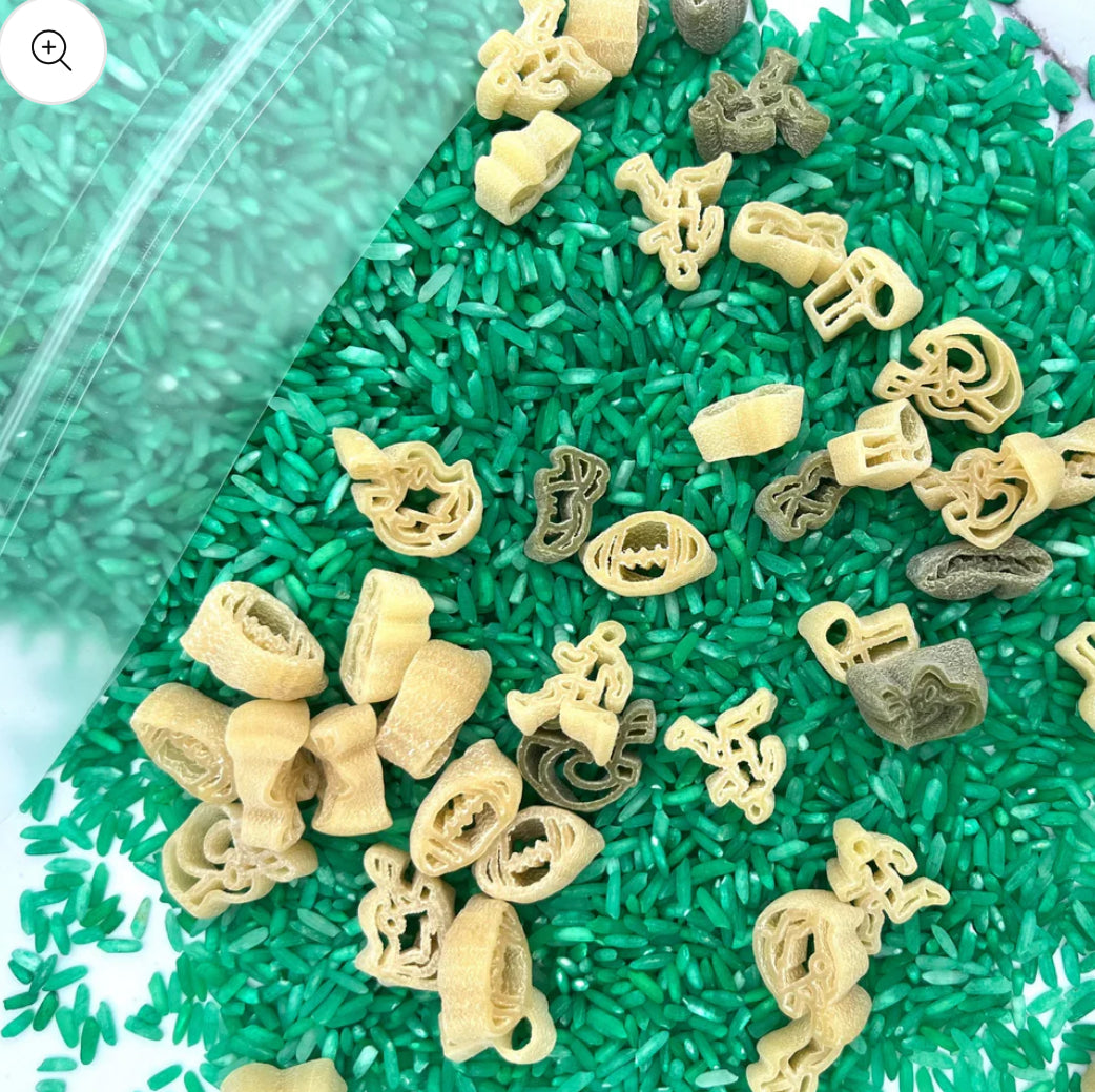 Football-themed sensory kit for kids, perfect for imaginative play. Includes mini footballs, bendable players, trophies, solo cups, foam fingers, helmets, scoops, yellow gems, pom-poms, pipe cleaners, tongs, coins, green rice, and football pasta. Encourages creativity and fine motor skills. Ages 3+, adult supervision recommended. Bin not included. Warning: small parts choking hazard.