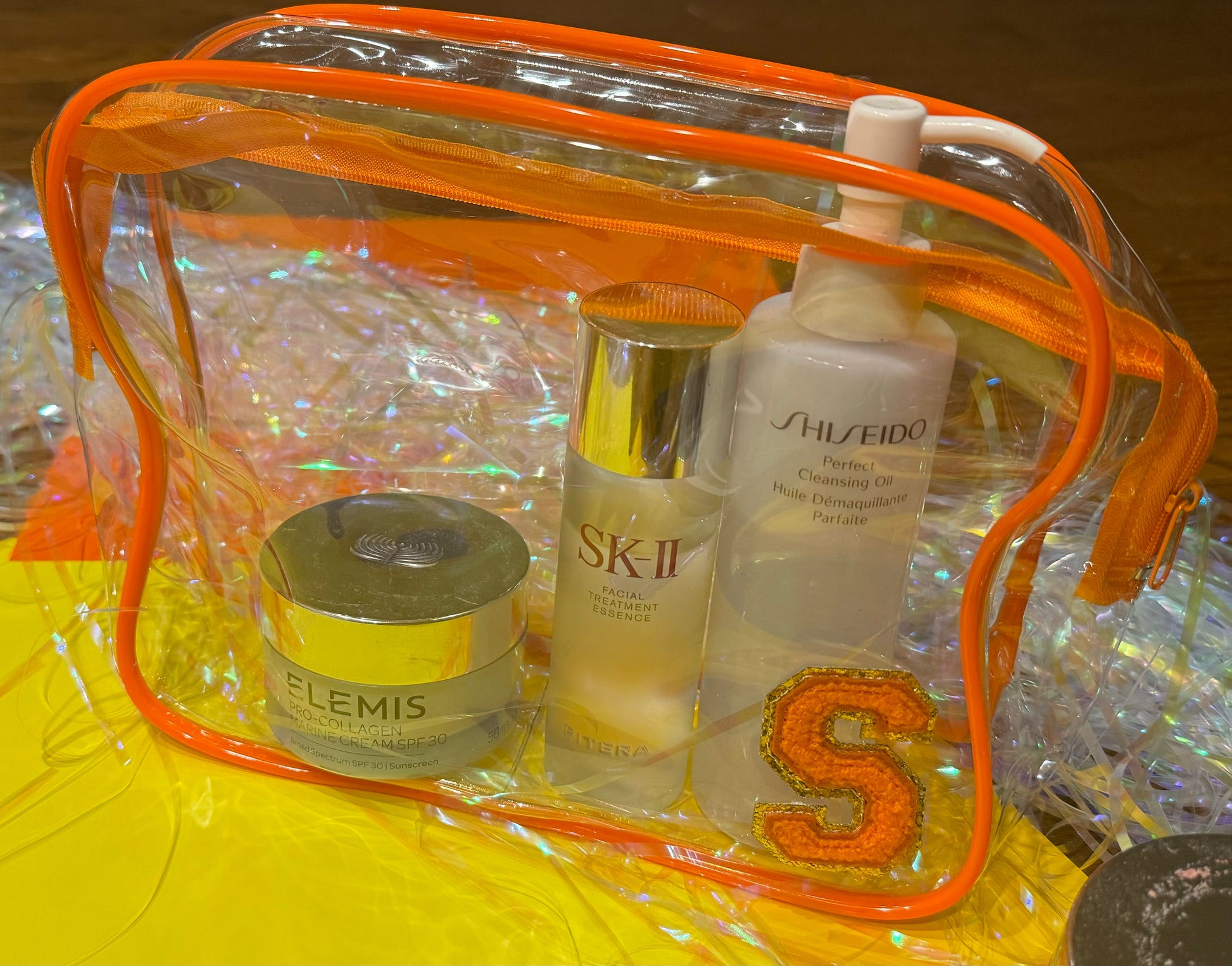 Personalized "All that Glitters" skincare pouch, perfect for storing skincare essentials. The pouch is customized with a name and favorite icons, making it an ideal party favor for pampering yourself or gifting to friends.