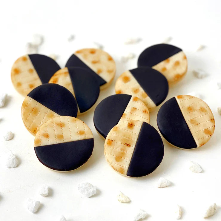 Black & white mini matzah cookies – 10-piece marzipan treat box for a sweet Passover celebration.
