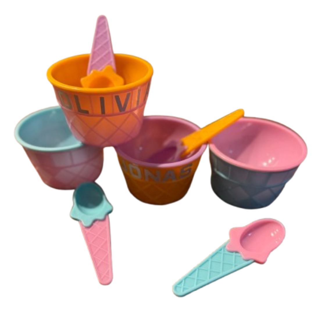 Personalized ice cream bowls with matching spoons, perfect for ice cream parties and birthdays. Add a fun touch with custom names and colors. Ideal for party favors and sweet treats!