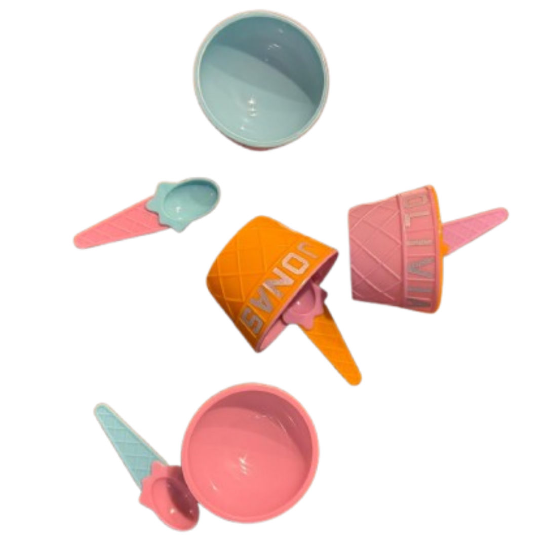 Personalized ice cream bowls with matching spoons, perfect for ice cream parties and birthdays. Add a fun touch with custom names and colors. Ideal for party favors and sweet treats!