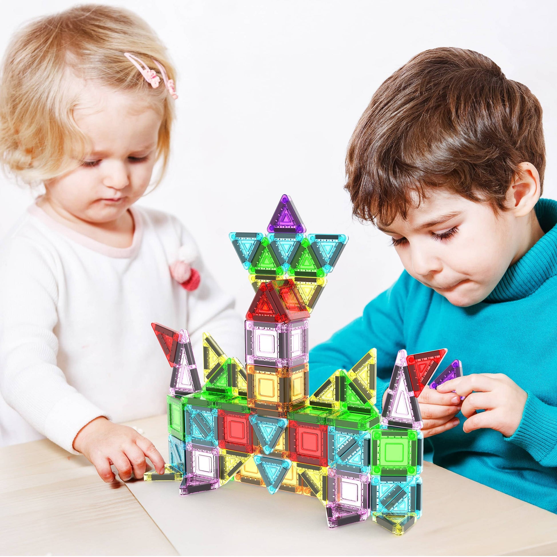 Compact magnetic building set for toddlers
