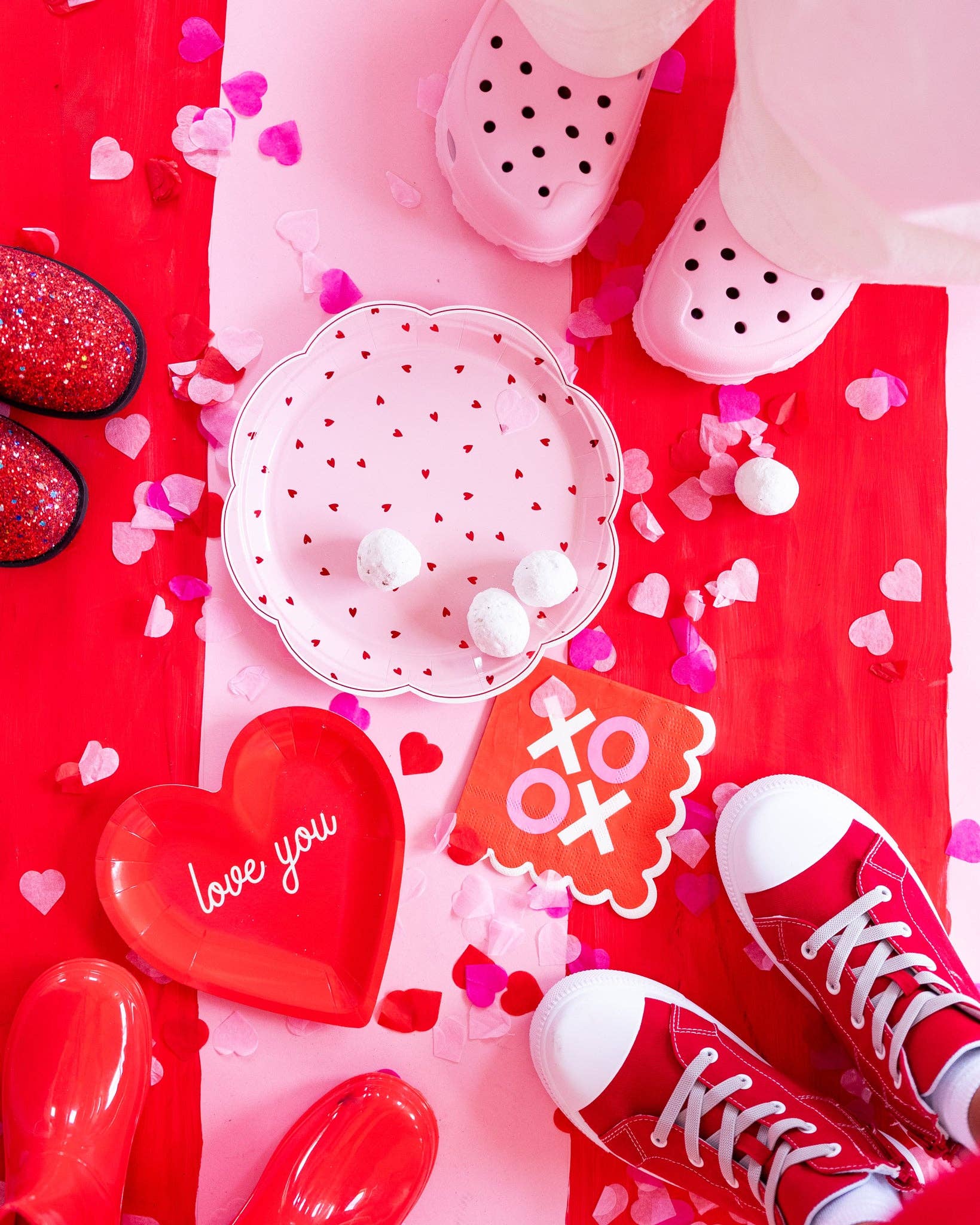 Valentine dessert plates with BE MINE design