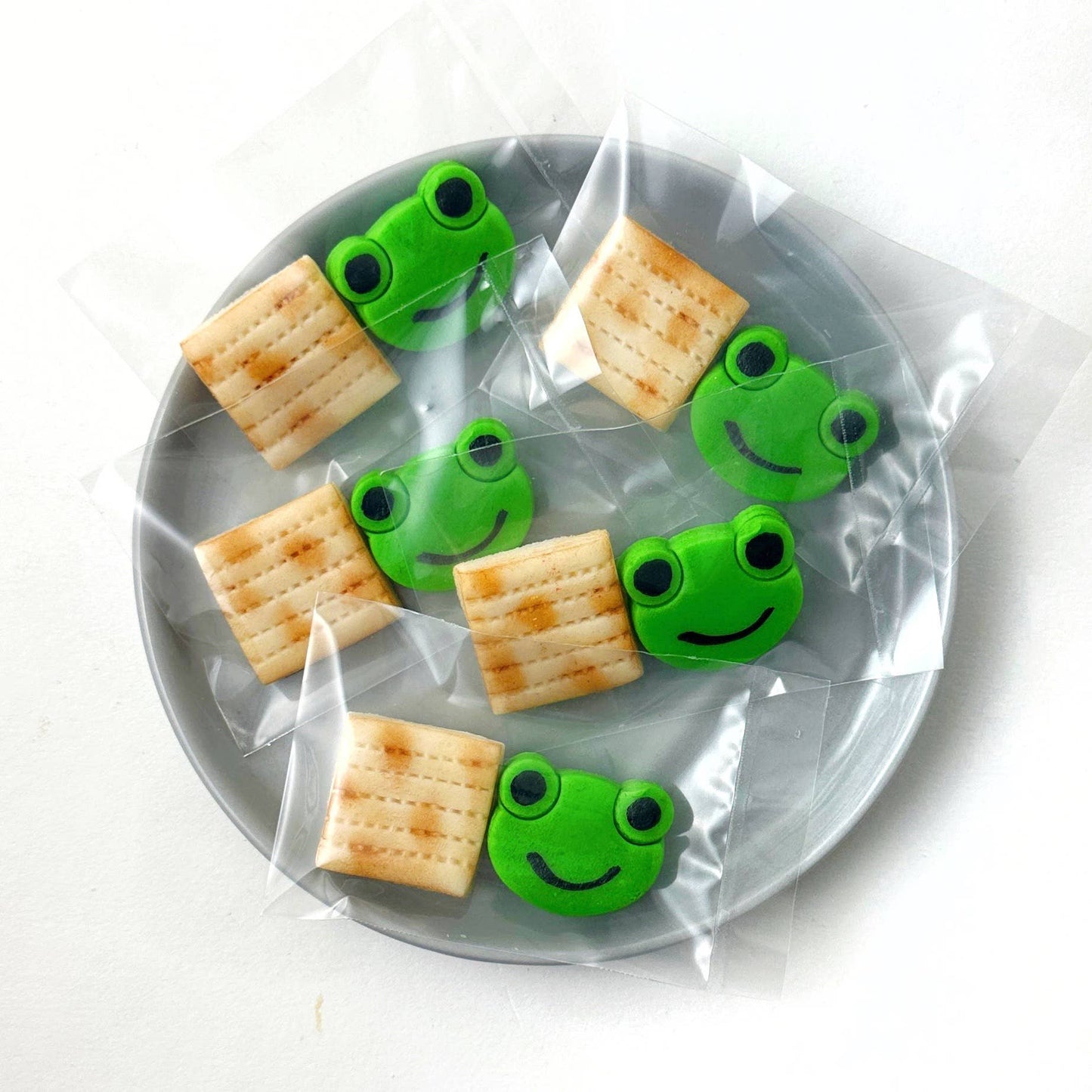 Passover mini candy duets, marzipan matzah & frog faces, almond flavor, gift baskets, 16-pack.