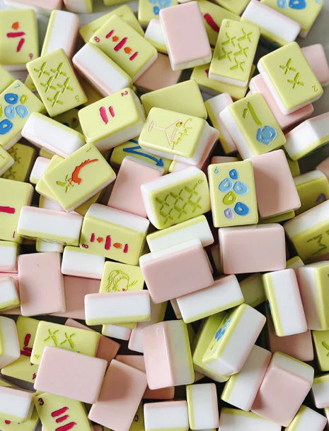 Mahjong tiles with cheat sheets on table corners